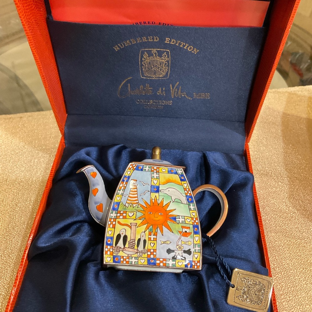 CHARLOTTE DI VITA LONDON COLLECTIONS.  NUMBERED EDITION #846 MINIATURE TEA POT